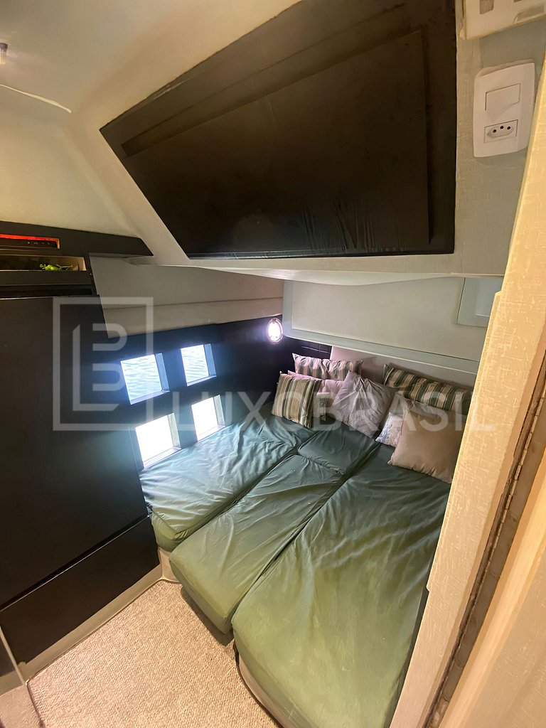 Barco Caprice 48 pés - Luxo e Espaço para Viagens Inesquecív
