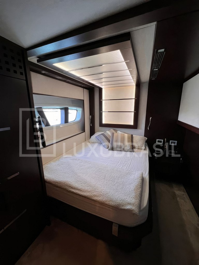 Iate 103 Pés – Luxo e Passeios em Ilhabela