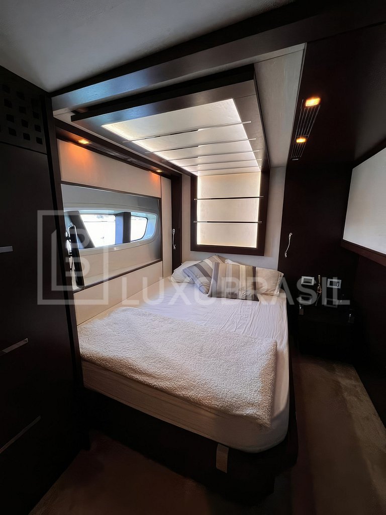 Iate 103 Pés – Luxo e Passeios em Ilhabela