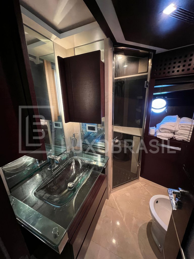 Iate 103 Pés – Luxo e Passeios em Ilhabela