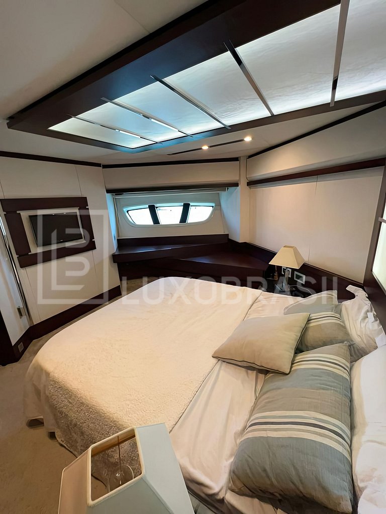 Iate 103 Pés – Luxo e Passeios em Ilhabela