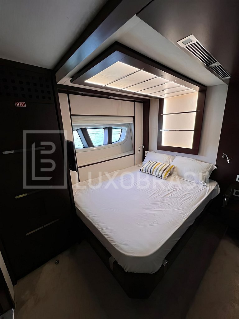 Iate 103 Pés – Luxo e Passeios em Ilhabela