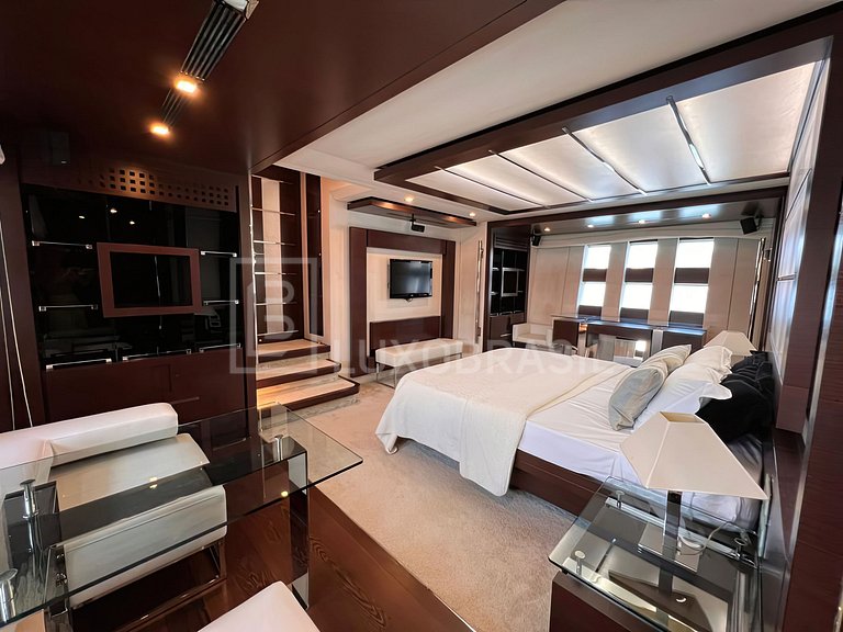 Iate 103 Pés – Luxo e Passeios em Ilhabela