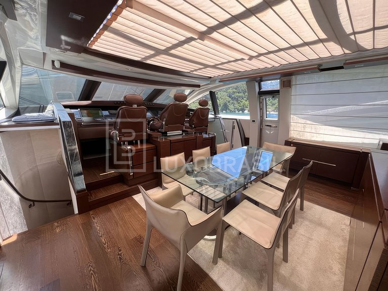 Iate 103 Pés – Luxo e Passeios em Ilhabela