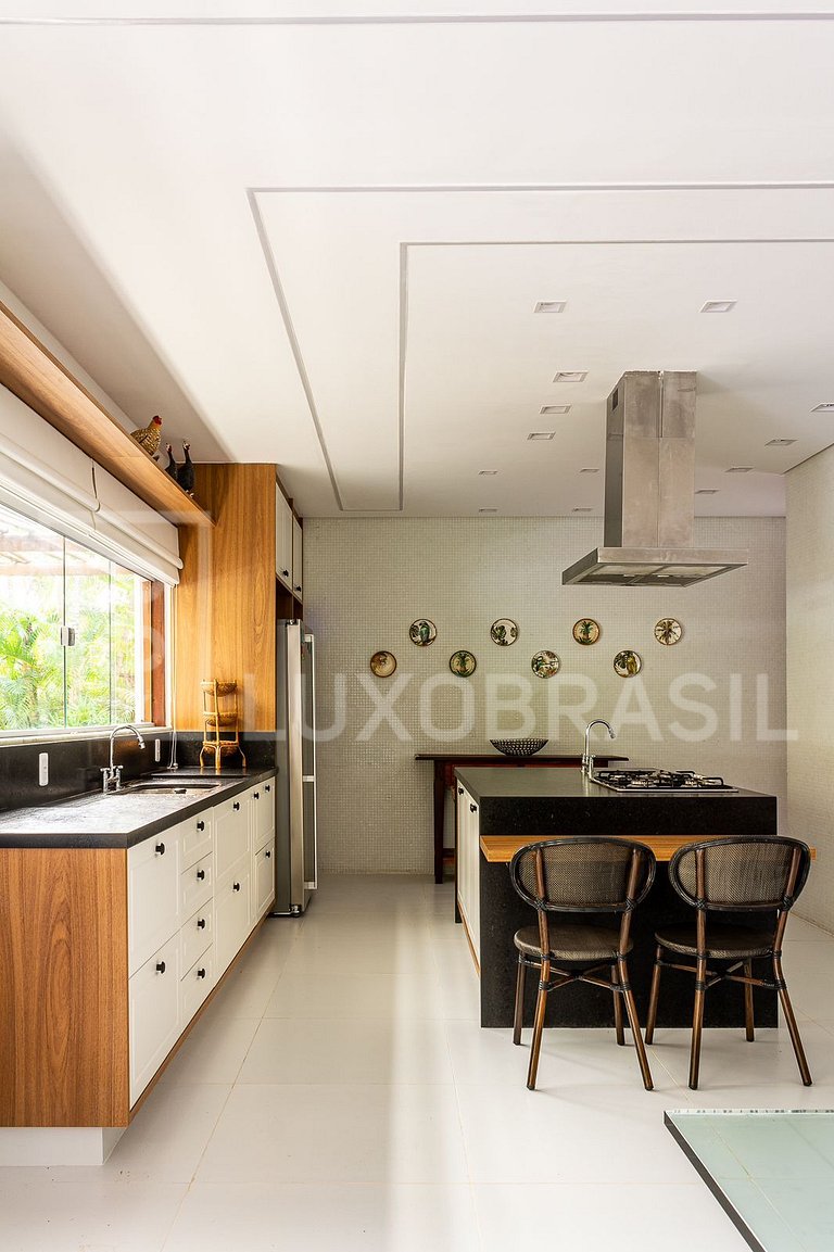 LB - BA23 Casa com 04 suítes à venda por R$ 8.000.000 - Itac