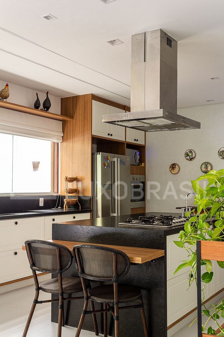 LB - BA23 Casa com 04 suítes à venda por R$ 8.000.000 - Itac