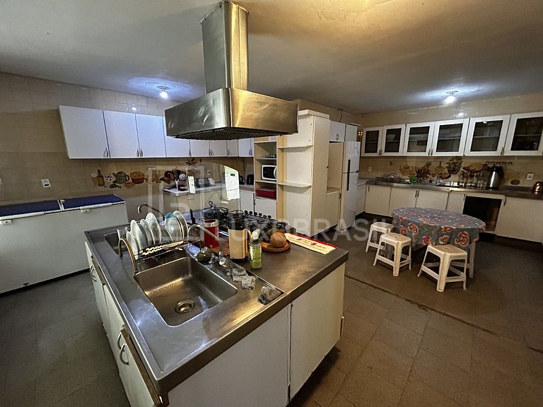 LB - RJ81 Mansion Le Blanche Vacation Rentals, Day Use and E