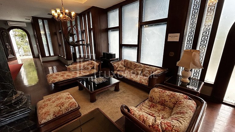 LB - RJ81 Mansion Le Blanche Vacation Rentals, Day Use and E