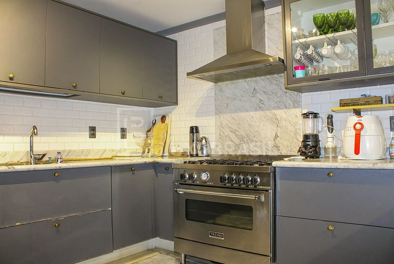 LB - RJ103 Canal House Vacation Rental
