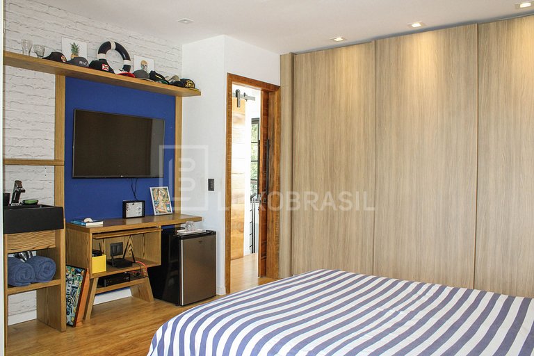 LB - RJ103 Canal House Vacation Rental