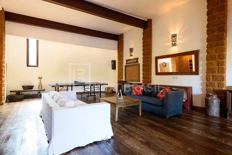 LB - RJ742 House with deck on the banks of the canal in Barr