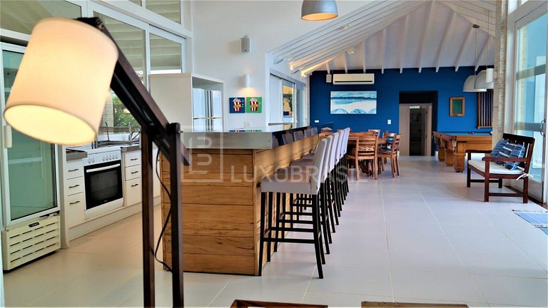 LB - BZ25 Villa Real Beachfront Manguinhos Vacation Rental