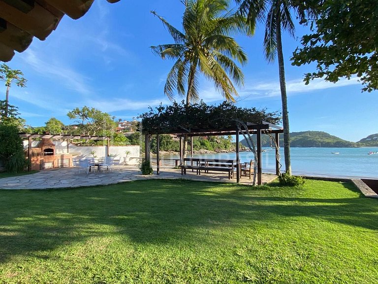 Casa Pé na Areia Ferradura – 5 Quartos em Búzios