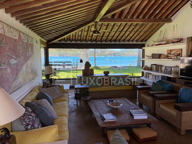 Casa Pé na Areia Ferradura – 5 Quartos em Búzios