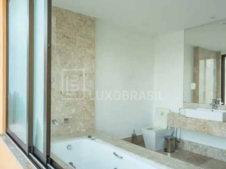 Vila Praia do Forte – 4 Suítes com Piscina