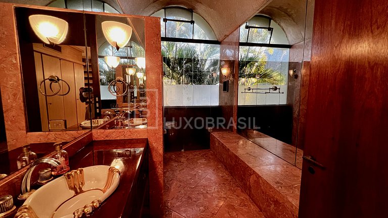 LB - RJ111 Mansión con 4 Habitaciones + Terreno, 3.490 m² —