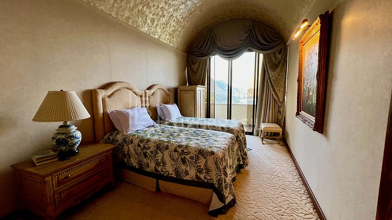 LB - RJ111 Mansion with 4 Bedrooms + Land, 3,490 m² — For Sa