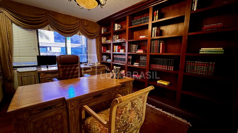 LB - RJ111 Mansion with 4 Bedrooms + Land, 3,490 m² — For Sa