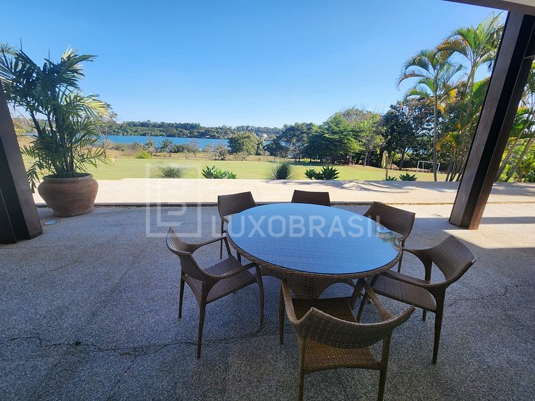 Villa Brasília – Mansão à Beira do Lago Paranoá