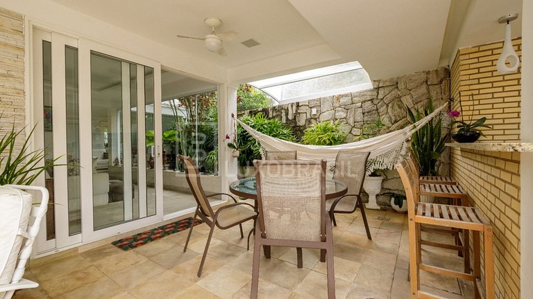 Casa Santa Mônica – 6 Quartos Luxo Barra da Tijuca