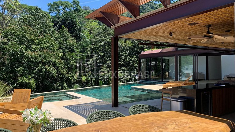 LB - RJ83 Luxurious House with Stunning View in Itanhangá