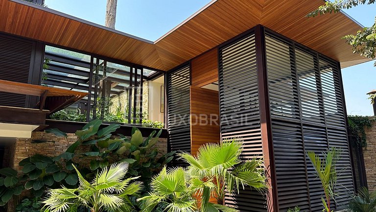 LB - RJ83 Luxurious House with Stunning View in Itanhangá