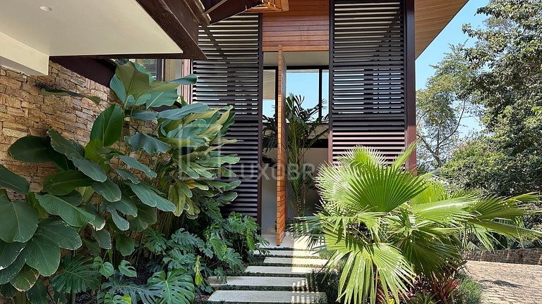 LB - RJ83 Luxurious House with Stunning View in Itanhangá