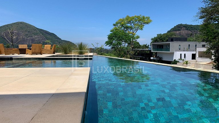 LB - RJ83 Luxurious House with Stunning View in Itanhangá