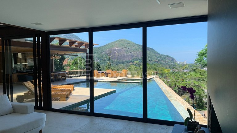 Residência de Luxo Itanhangá – Piscina e Vista Panorâmica
