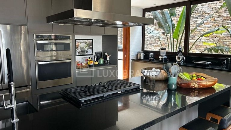 LB - RJ83 Luxurious House with Stunning View in Itanhangá