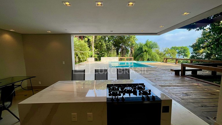 LB - RJ832 Cinematic 9-Suite Residence for Sale - Itanhangá