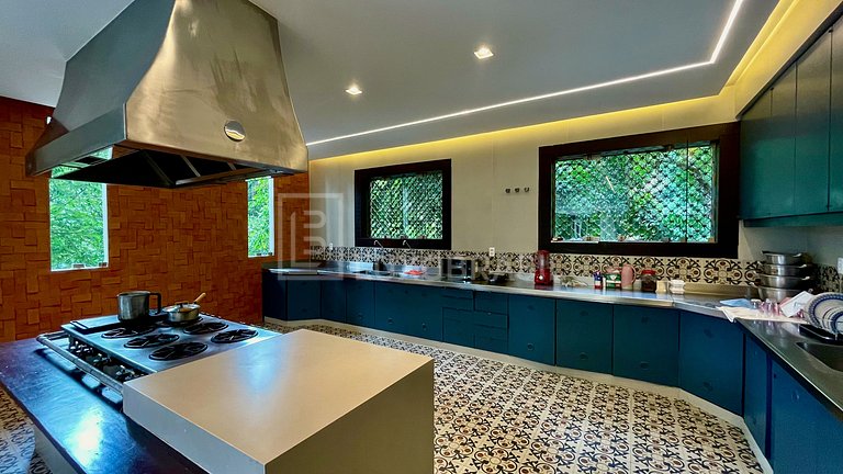 LB - RJ832 Cinematic 9-Suite Residence for Sale - Itanhangá