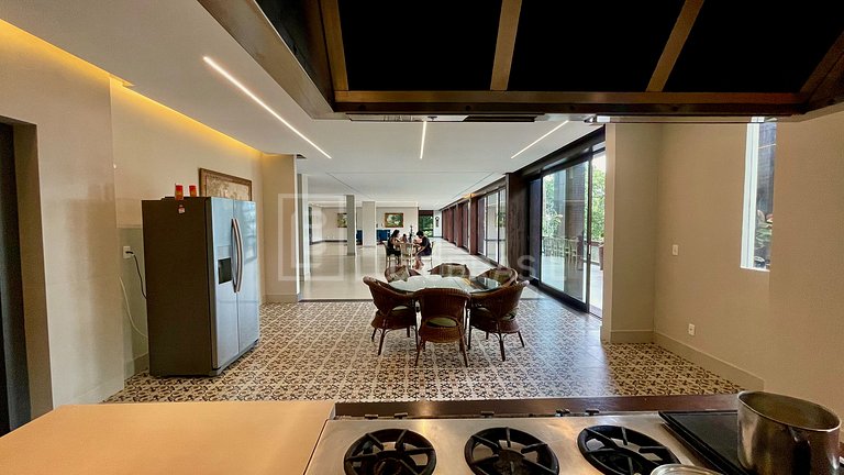 LB - RJ832 Cinematic 9-Suite Residence for Sale - Itanhangá