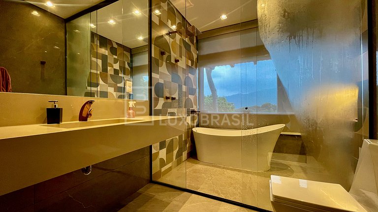 LB - RJ832 Cinematic 9-Suite Residence for Sale - Itanhangá