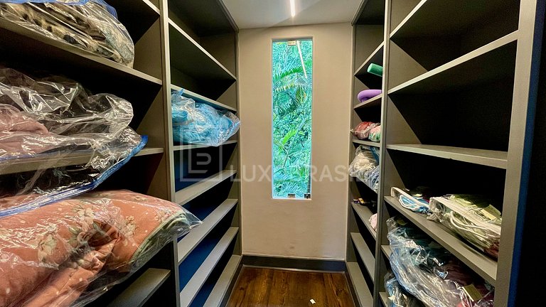 LB - RJ832 Casa Cinematográfica de 9 Suites en Venta - Itanh