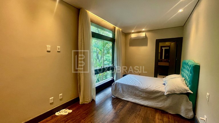 LB - RJ832 Cinematic 9-Suite Residence for Sale - Itanhangá