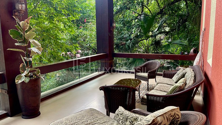 LB - RJ832 Cinematic 9-Suite Residence for Sale - Itanhangá