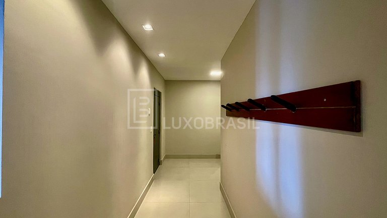 LB - RJ832 Cinematic 9-Suite Residence for Sale - Itanhangá