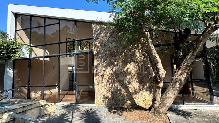 LB #RJ998 Luxurious House with Pool in Greenwood Park Condom