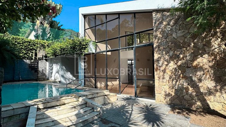 LB #RJ998 Casa Lujosa con Piscina en el Condominio Greenwood