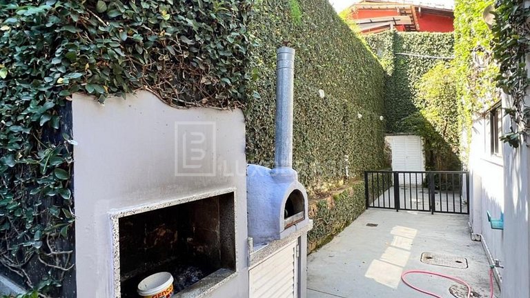 LB #RJ998 Luxurious House with Pool in Greenwood Park Condom