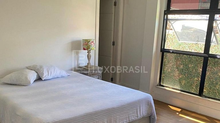 LB #RJ998 Casa Lujosa con Piscina en el Condominio Greenwood