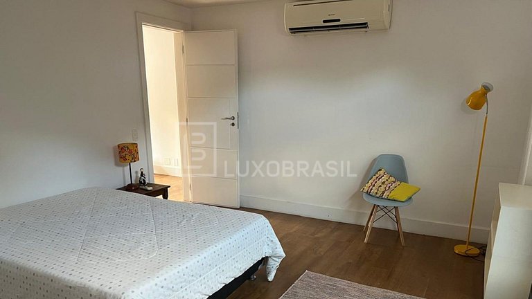 LB #RJ998 Luxurious House with Pool in Greenwood Park Condom