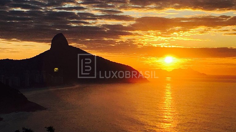 LB #RJ88 Exclusive House in Joá with Breathtaking View of Pe