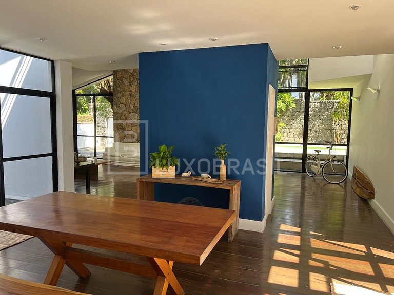 LB #RJ998 Luxurious House with Pool in Greenwood Park Condom
