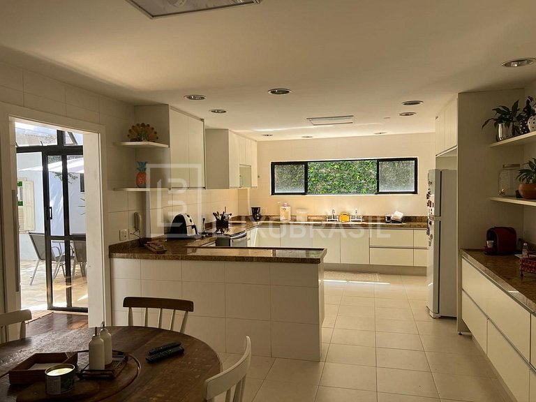LB #RJ998 Luxurious House with Pool in Greenwood Park Condom
