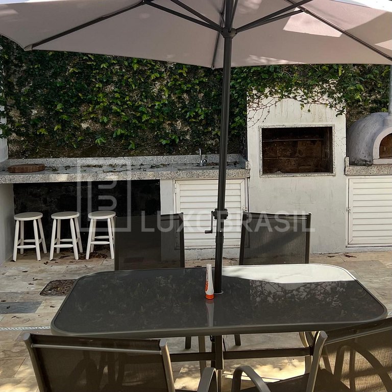 LB #RJ998 Luxurious House with Pool in Greenwood Park Condom