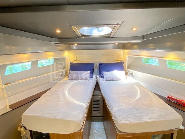 LB | Schaefer 620 Speedboat: Exclusivity on the water for 13