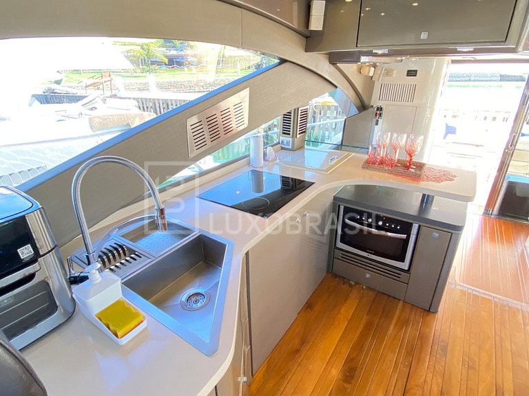 LB | Schaefer 620 Speedboat: Exclusivity on the water for 13