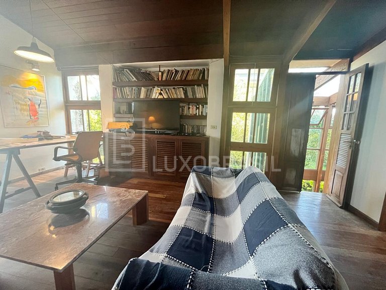 LB - RJ108 for Events, Photos, and Advertising